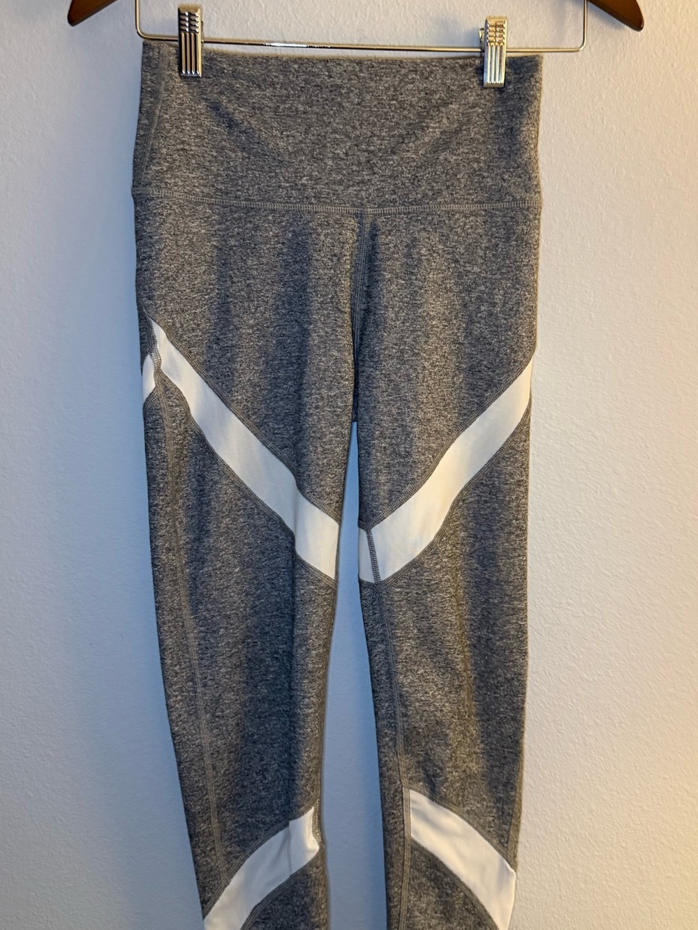 Aerie Offline Gray Marled High Waisted Leggings White Chevron Detail Size Small